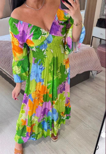 2024 Hot Sale🔥💃V-neck Floral Seaside Vacation Loose Dress